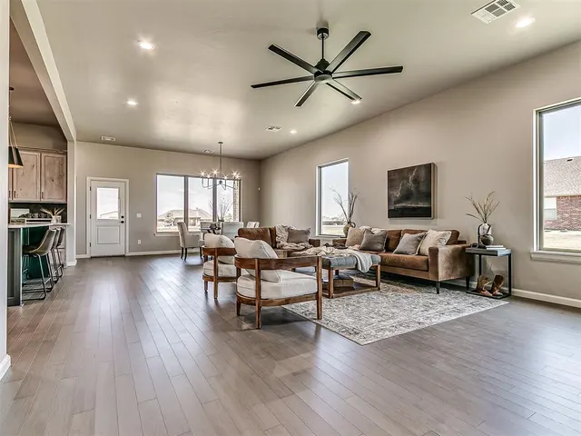 Photo 5 — 29771 Jade Street, Cashion, OK 73016