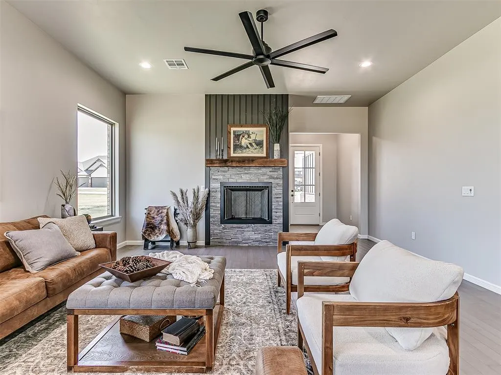 Photo 8 — 29771 Jade Street, Cashion, OK 73016