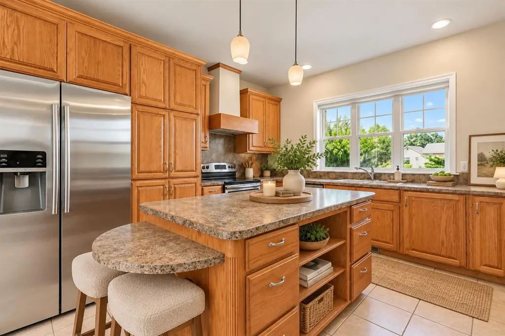 Photo 4 — 940 Lake Vista Road, Edmond, OK 73034