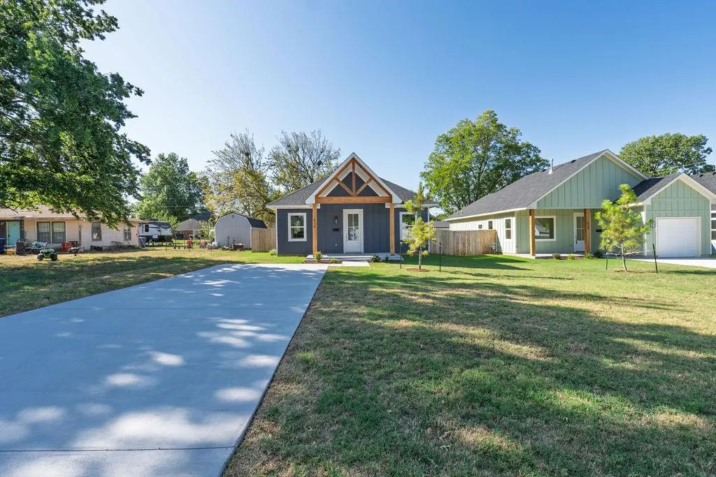 Photo 6 — 814 W Locust Street, Tecumseh, OK 74873