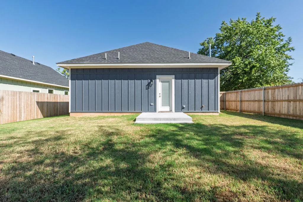 Photo 46 — 814 W Locust Street, Tecumseh, OK 74873