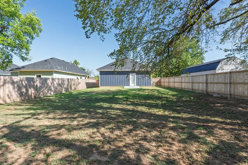 Photo 47 — 814 W Locust Street, Tecumseh, OK 74873