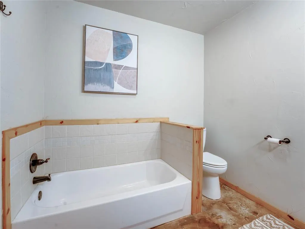 Photo 19 — 751 S Henney Road, Guthrie, OK 73044