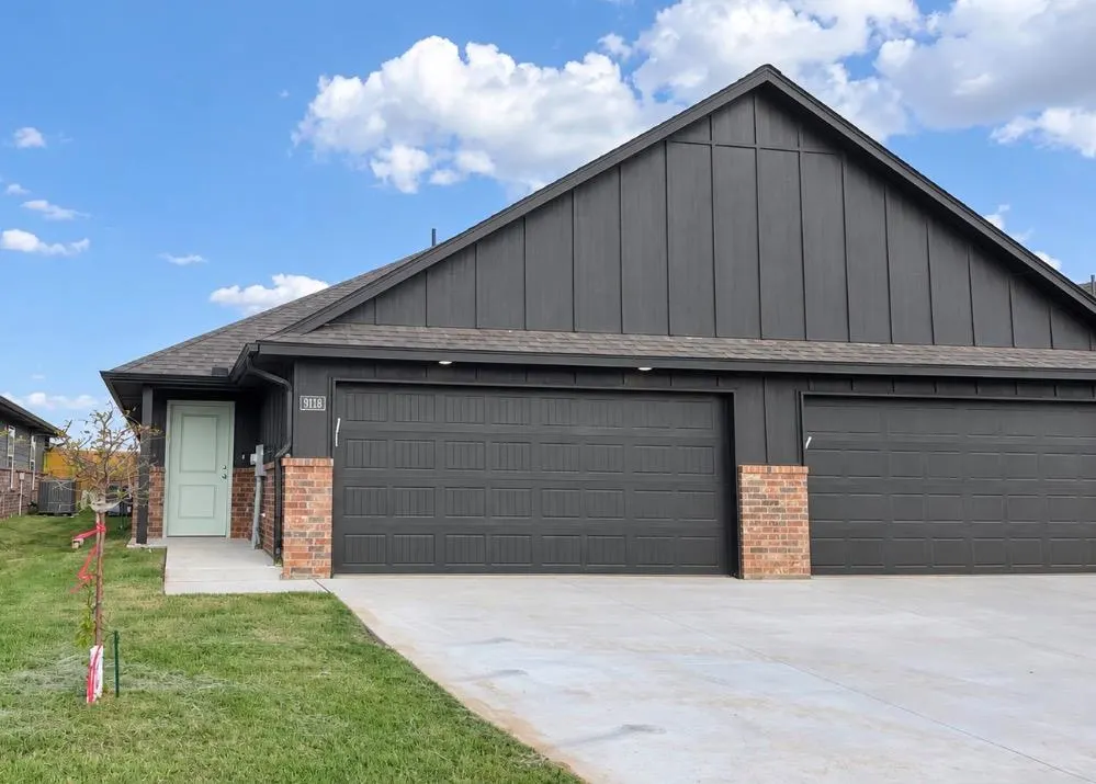 Front exterior — 9118 McLendon Court, Yukon, OK 73099