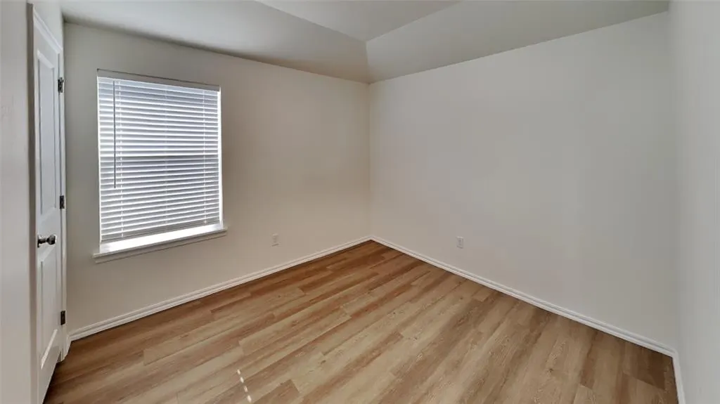 Photo 10 — 9118 McLendon Court, Yukon, OK 73099
