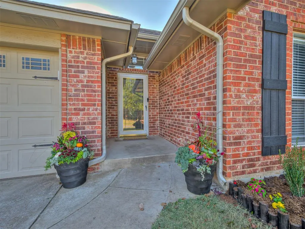 Photo 2 — 12276 SW 10th Street, Yukon, OK 73099