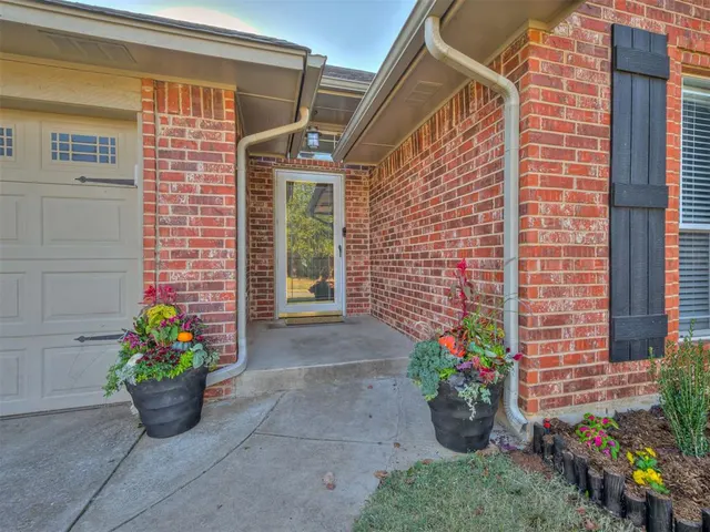 Photo 2 — 12276 SW 10th Street, Yukon, OK 73099