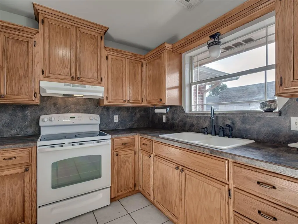 Photo 12 — 12276 SW 10th Street, Yukon, OK 73099
