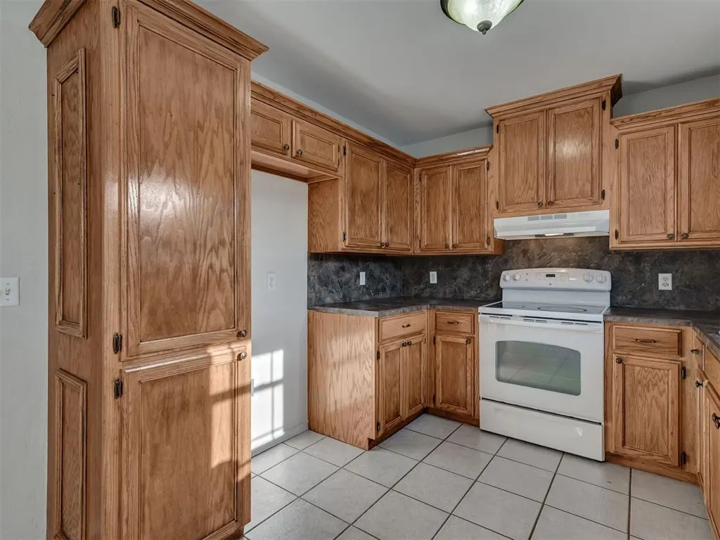 Photo 13 — 12276 SW 10th Street, Yukon, OK 73099