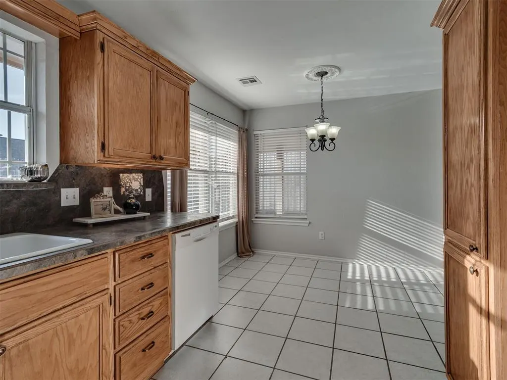 Photo 14 — 12276 SW 10th Street, Yukon, OK 73099