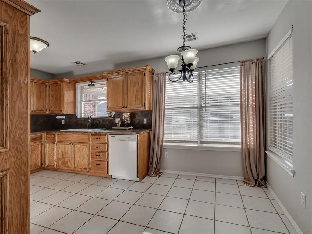 Photo 15 — 12276 SW 10th Street, Yukon, OK 73099