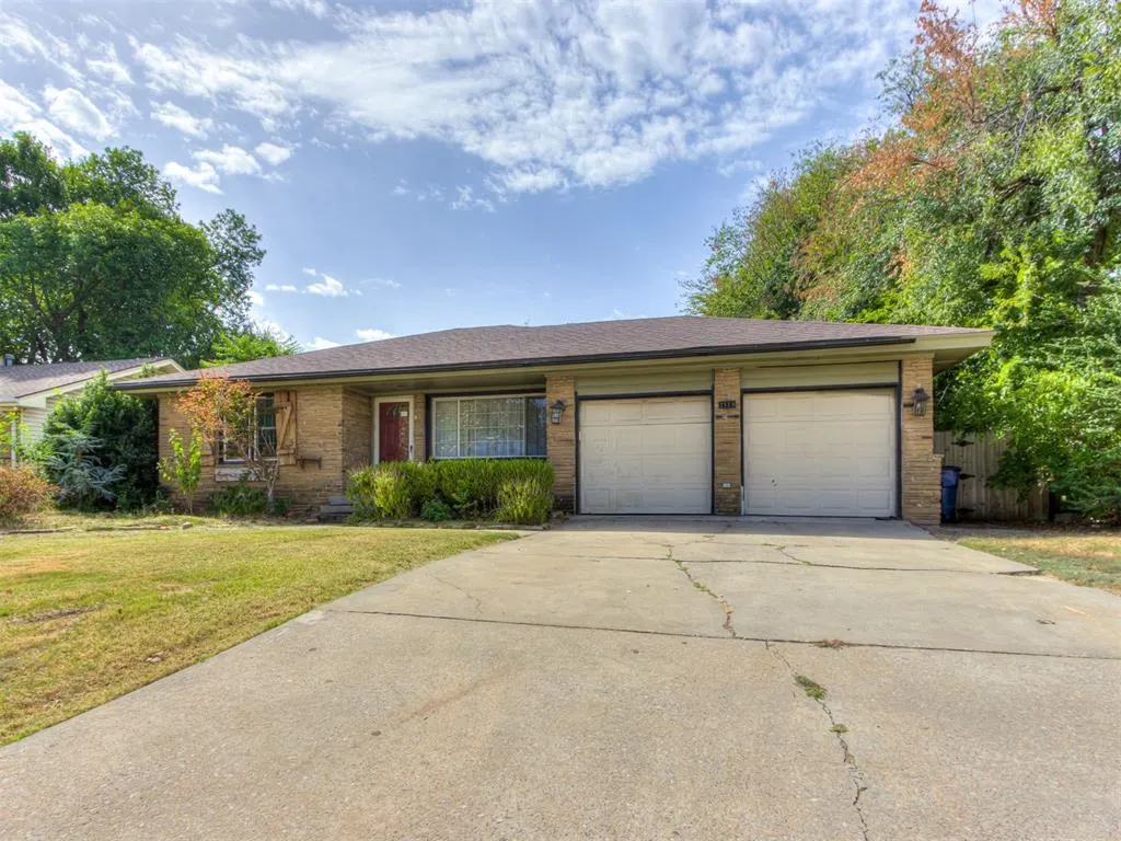 Photo 3 — 2124 Erin Place, Oklahoma City, OK 73120