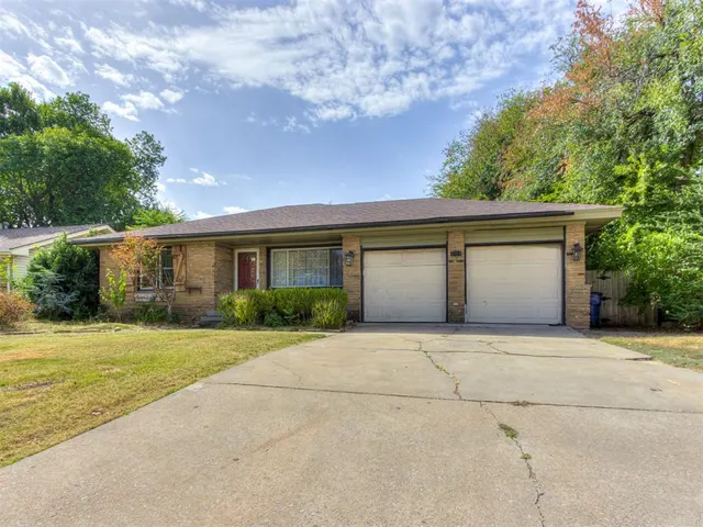 Photo 3 — 2124 Erin Place, Oklahoma City, OK 73120