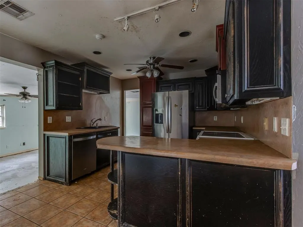 Photo 9 — 2124 Erin Place, Oklahoma City, OK 73120