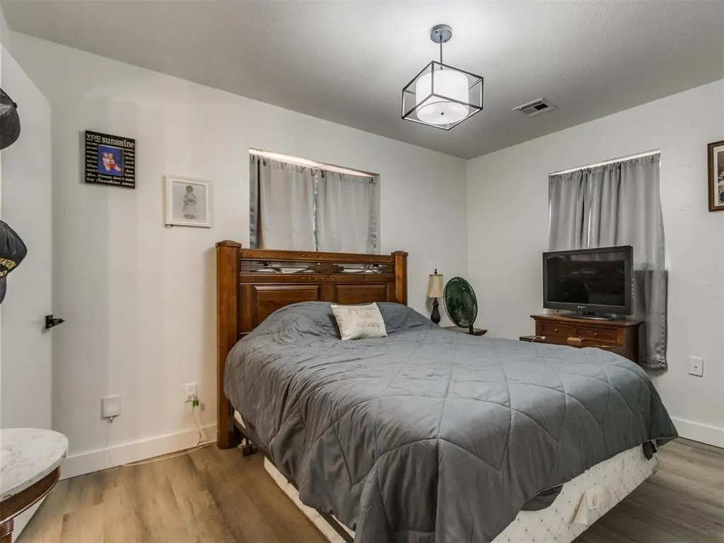 Photo 14 — 907 SW 3rd Street, Oklahoma City, OK 73160