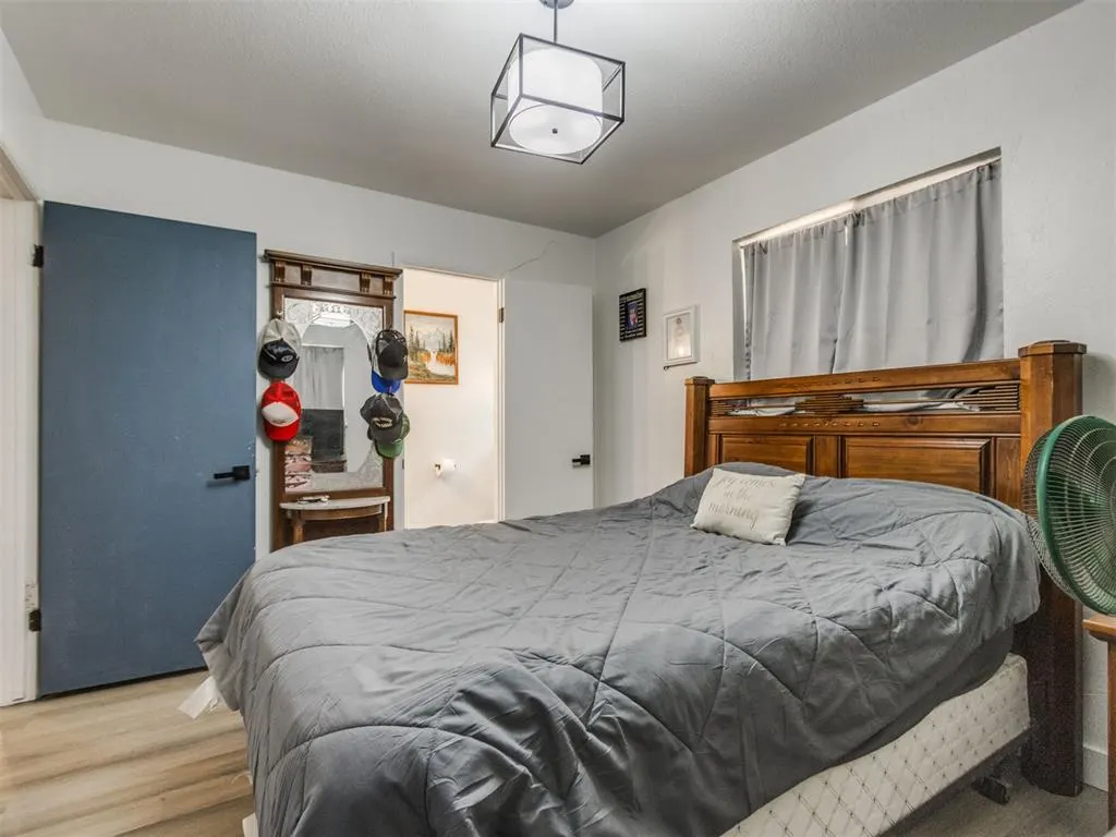 Photo 15 — 907 SW 3rd Street, Oklahoma City, OK 73160