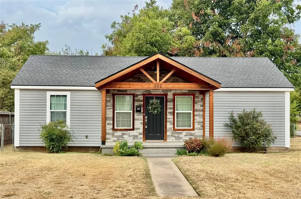 Front exterior — 302 S 15th Street, Chickasha, OK 73018
