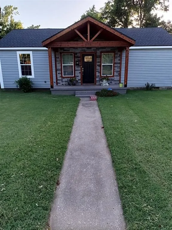 Photo 2 — 302 S 15th Street, Chickasha, OK 73018