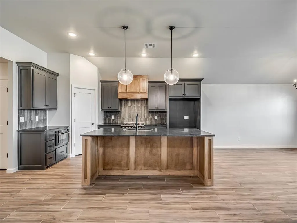 Photo 9 — 5105 Misty Wood Lane, Mustang, OK 73064
