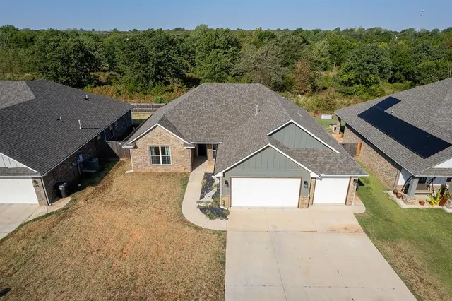 Photo 2 — 523 SW 6th Street, Jones, OK 73049