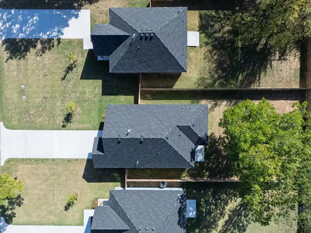 Photo 3 — 820 W Locust Street, Tecumseh, OK 74873