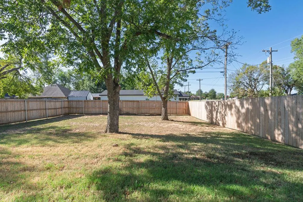 Photo 36 — 820 W Locust Street, Tecumseh, OK 74873