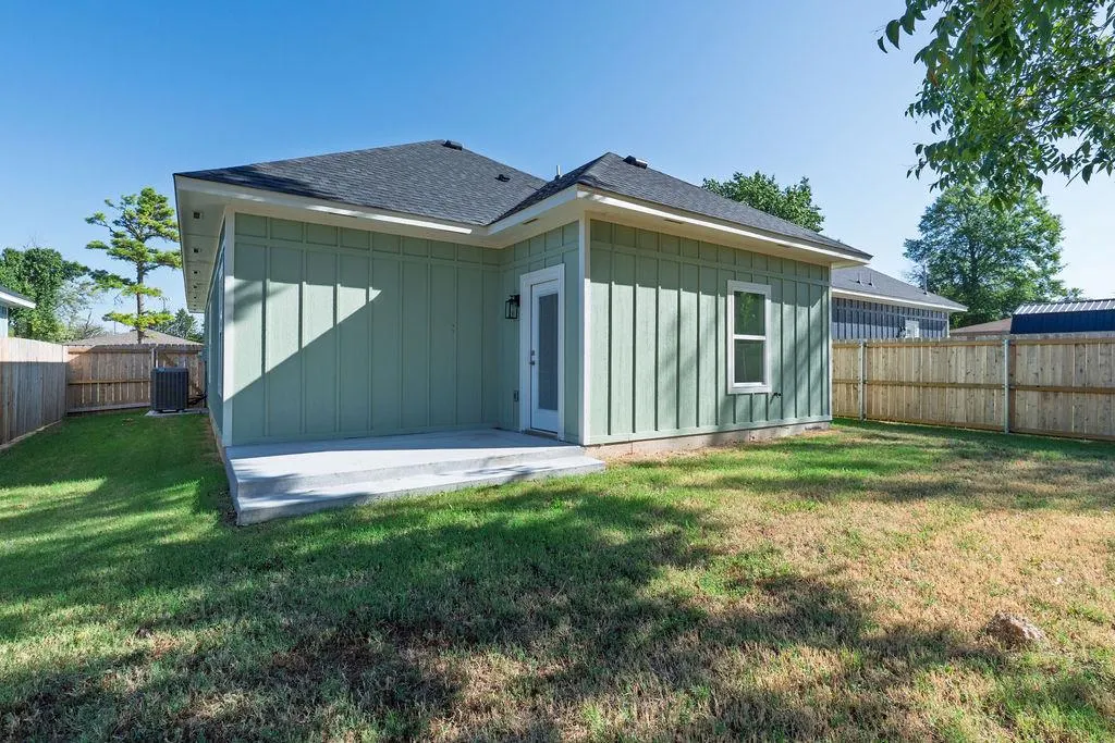 Photo 37 — 820 W Locust Street, Tecumseh, OK 74873