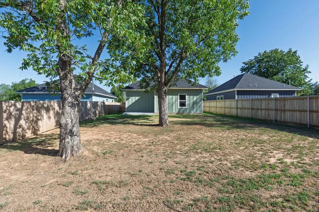 Photo 38 — 820 W Locust Street, Tecumseh, OK 74873