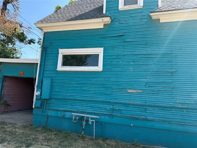 Photo 3 — 208 W Watts Street, El Reno, OK 73036