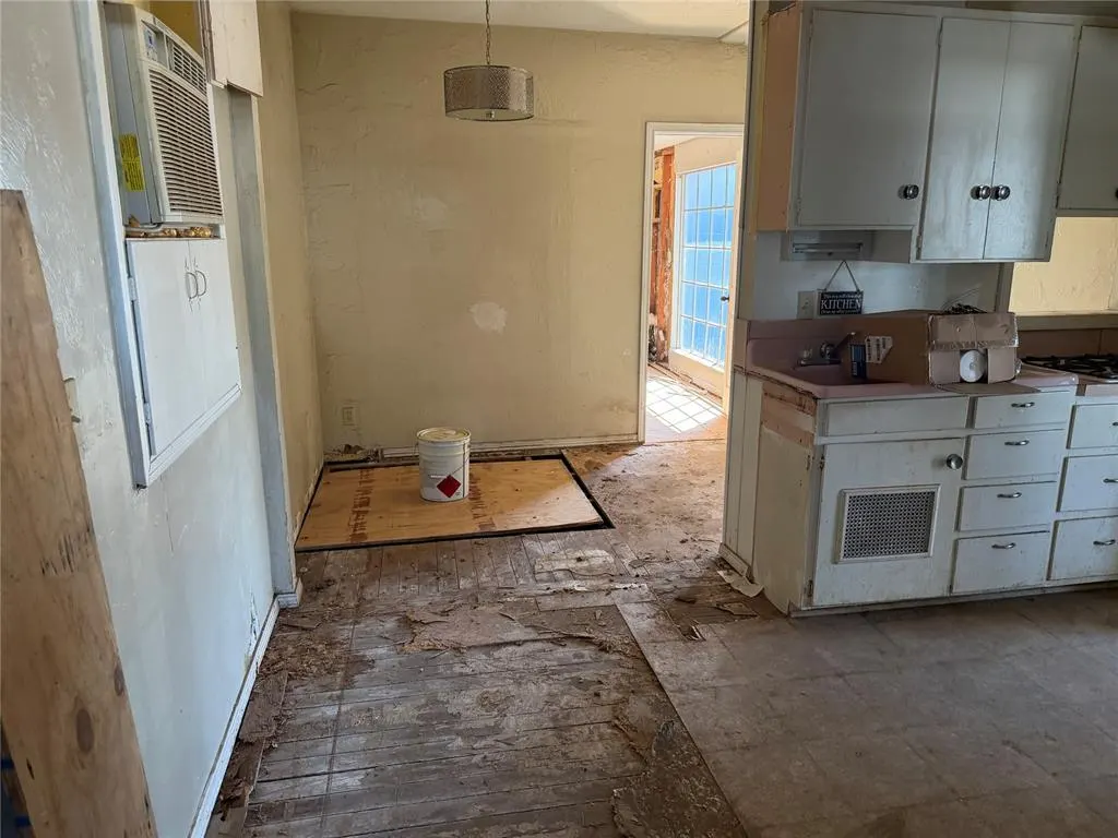 Photo 8 — 208 W Watts Street, El Reno, OK 73036