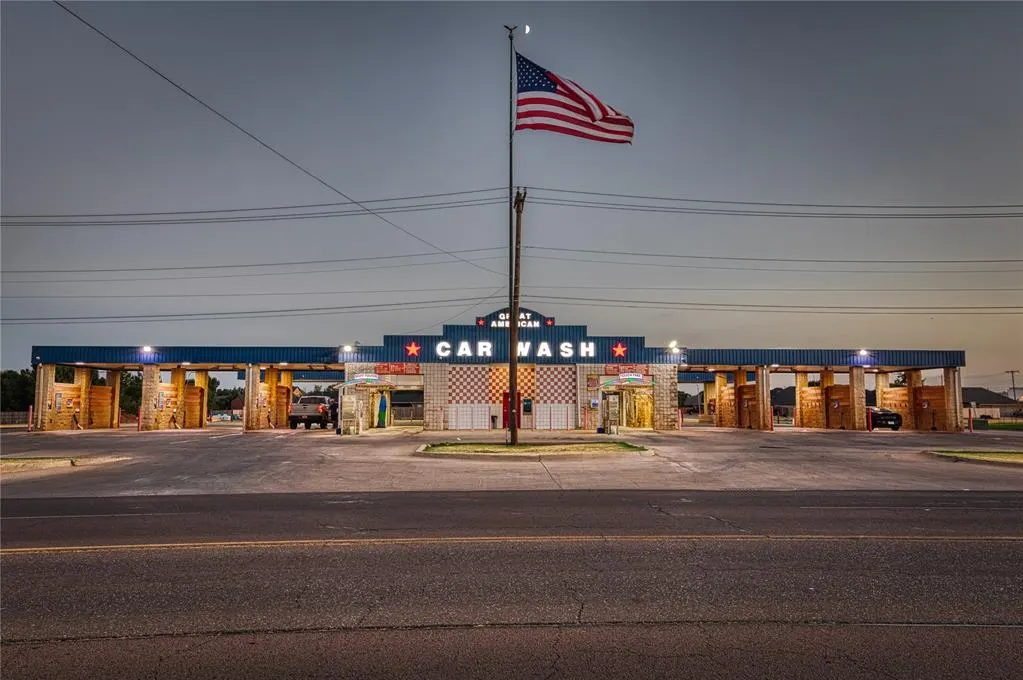 Front exterior — 318 E Tamarack Road, Altus, OK 73521
