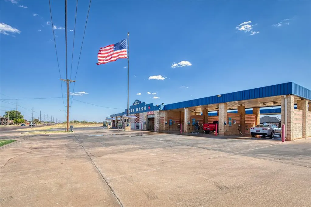 Photo 3 — 318 E Tamarack Road, Altus, OK 73521