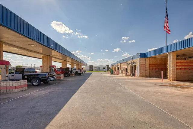Photo 4 — 318 E Tamarack Road, Altus, OK 73521