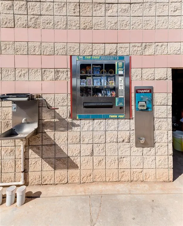 Photo 14 — 318 E Tamarack Road, Altus, OK 73521