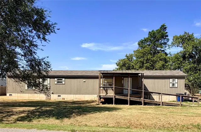 Photo 2 — 312 S 3rd Street, Waukomis, OK 73773