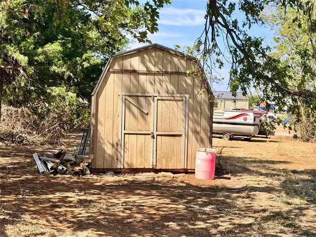 Photo 5 — 312 S 3rd Street, Waukomis, OK 73773