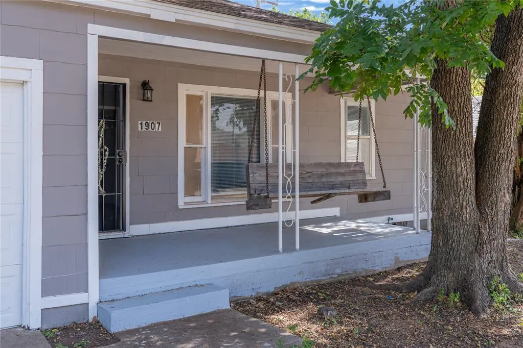 Photo 2 — 1907 NW 20th Street, Lawton, OK 73507