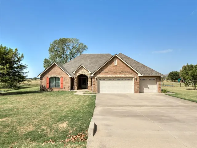 Photo 2 — 4713 Horizon Boulevard, Yukon, OK 73099