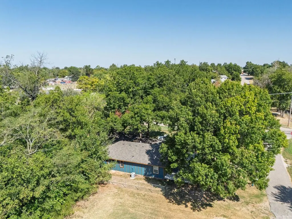 Photo 3 — 804 S Market Avenue, Shawnee, OK 74801