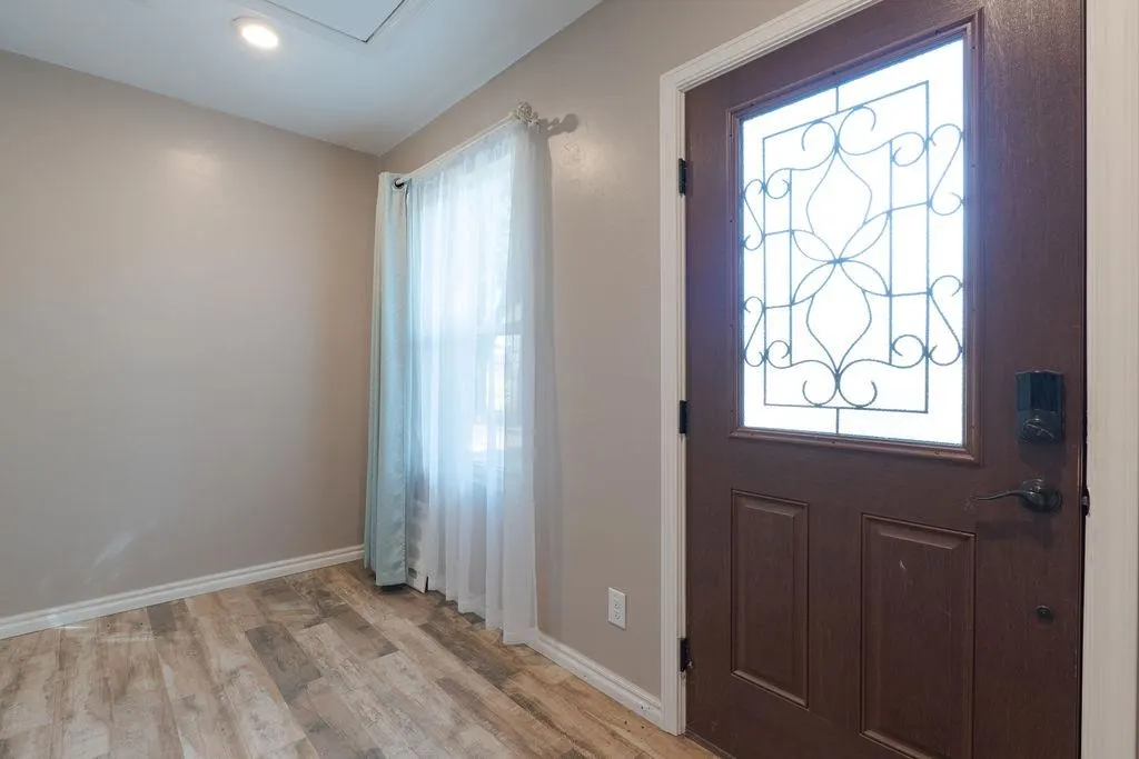 Photo 6 — 804 S Market Avenue, Shawnee, OK 74801