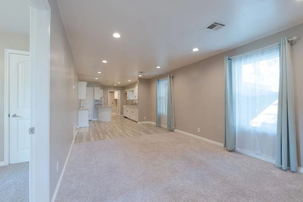 Photo 8 — 804 S Market Avenue, Shawnee, OK 74801