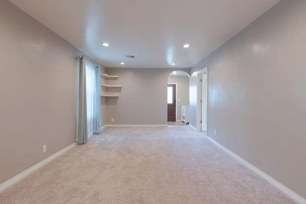 Photo 11 — 804 S Market Avenue, Shawnee, OK 74801