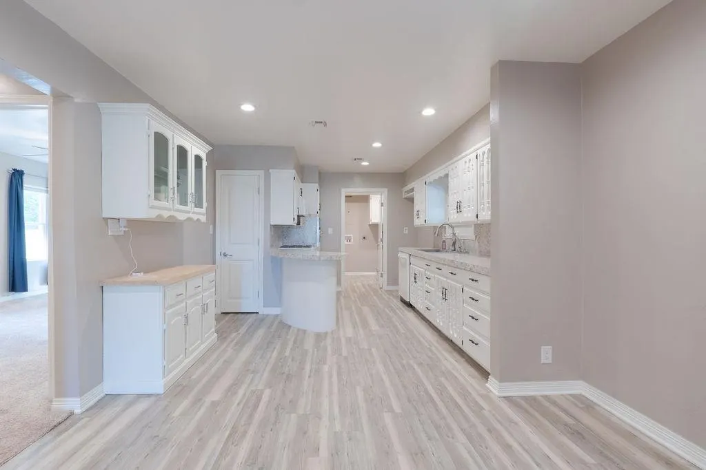 Photo 12 — 804 S Market Avenue, Shawnee, OK 74801