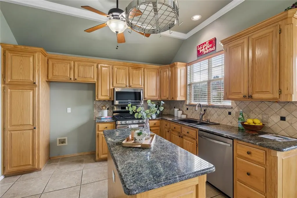 Photo 6 — 4431 Alturas Court, Oklahoma City, OK 73120