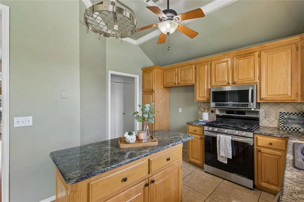 Photo 11 — 4431 Alturas Court, Oklahoma City, OK 73120