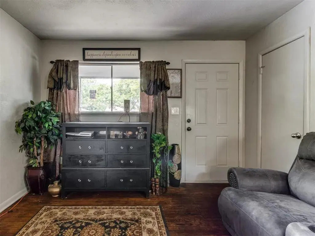 Photo 4 — 9404 NE 13th Street, Midwest City, OK 73130