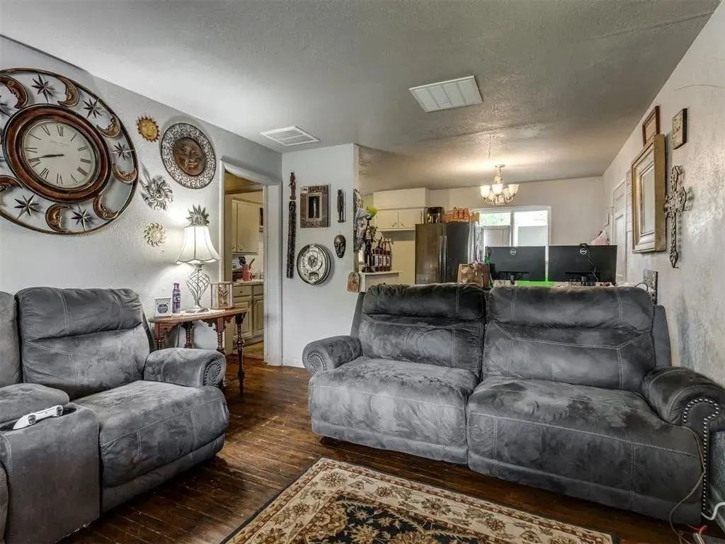 Photo 6 — 9404 NE 13th Street, Midwest City, OK 73130