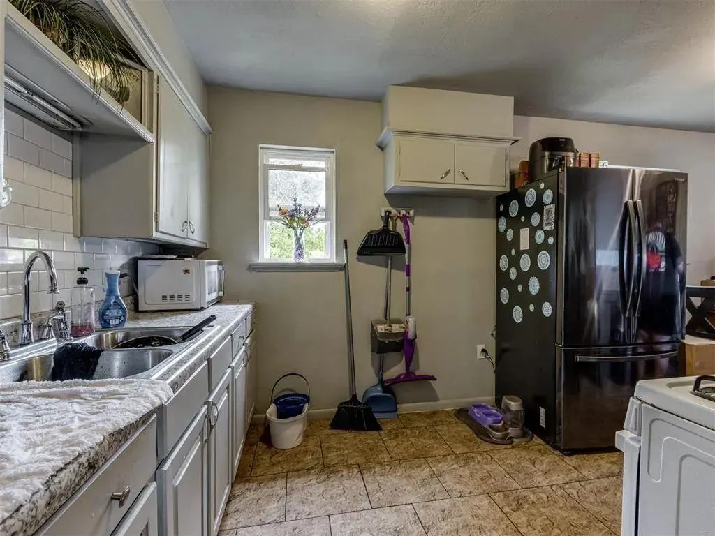 Photo 10 — 9404 NE 13th Street, Midwest City, OK 73130