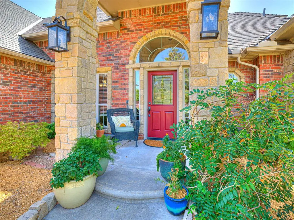 Photo 2 — 4908 Corbett Drive, Norman, OK 73072