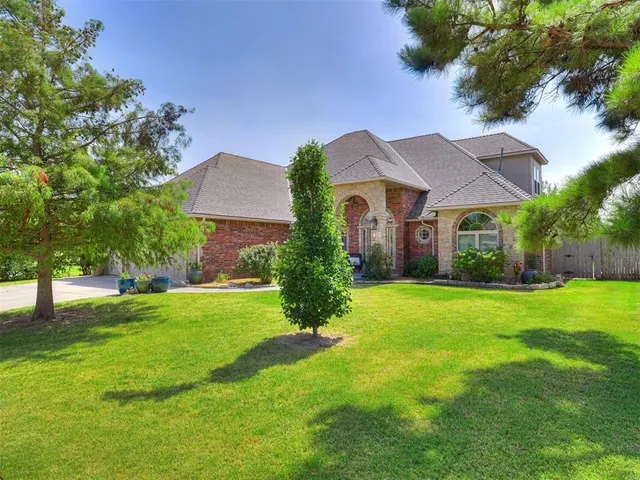 Photo 3 — 4908 Corbett Drive, Norman, OK 73072